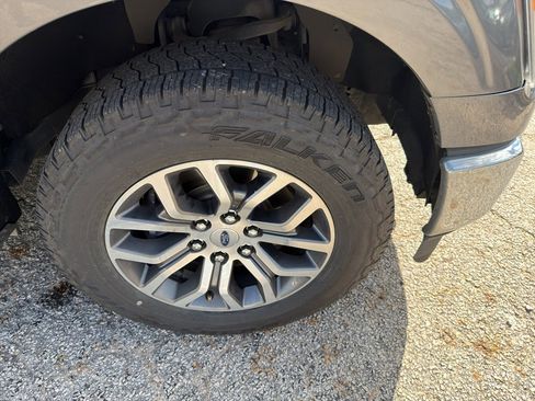 Used 2021 Ford F150 Lariat w/ Trailer Tow Package image 25