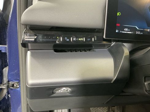 Certified 2025 BMW 530i w/ Premium Package image 18