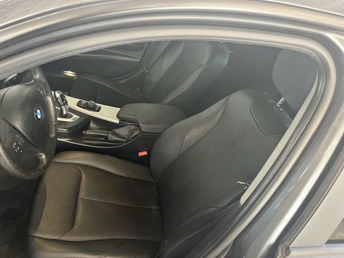 Used 2018 BMW 320i Sedan w/ Convenience Package RWD image 18