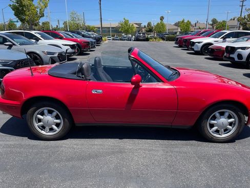 Used 1992 MAZDA MX-5 Miata RWD image 3