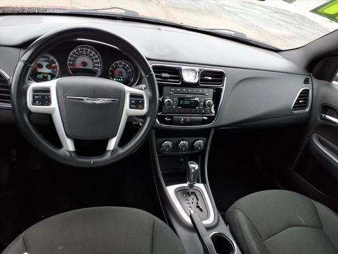 Used 2011 Chrysler 200 Touring image 6