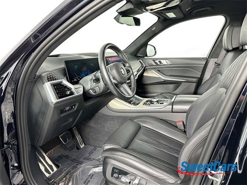 Used 2023 BMW X7 M60i w/ Executive Package image 9