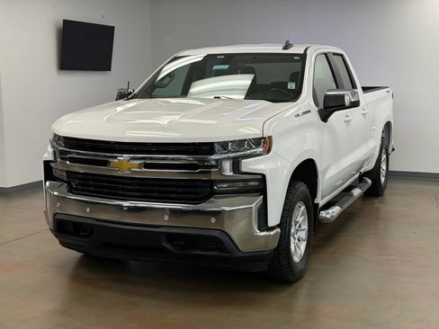Used 2020 Chevrolet Silverado 1500 LT w/ Convenience Package AWD/4WD image 4