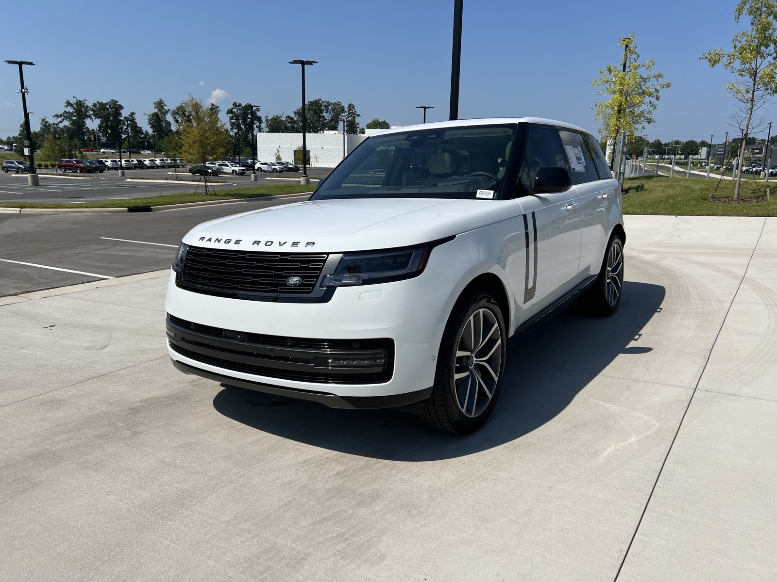 New 2026 Land Rover Range Rover SE AWD/4WD image 1