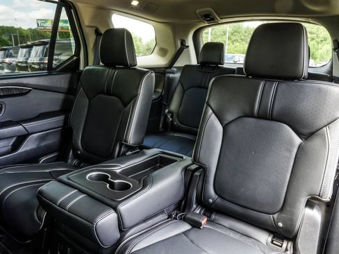 Used 2025 Honda Pilot Elite image 36