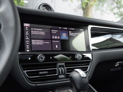 Certified 2026 Porsche Macan AWD/4WD image 25
