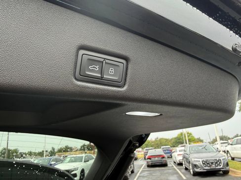 Certified 2025 Audi Q5 Premium w/ Convenience Package AWD/4WD image 10