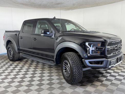 Used 2019 Ford F150 Raptor w/ Equipment Group 802A Luxury image 4