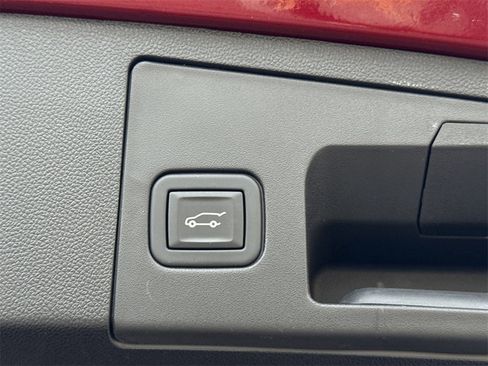 Used 2024 Cadillac XT4 Luxury w/ Cold Weather Package image 12