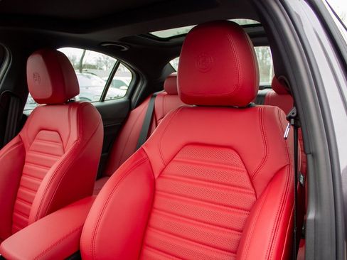 Used 2025 Alfa Romeo Giulia Veloce image 12