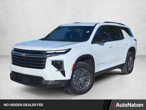 Used 2024 Chevrolet Traverse LT FWD image 1
