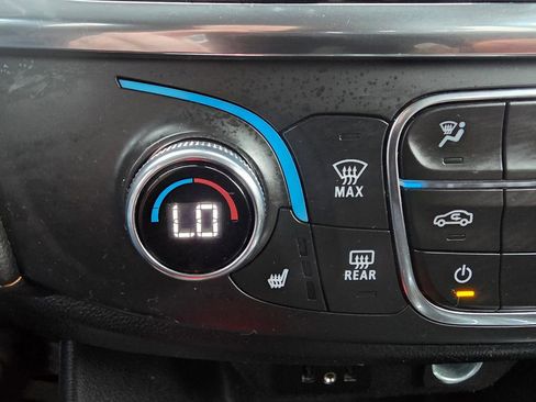 Used 2020 Chevrolet Traverse LT w/ LPO, Blackout Package image 5