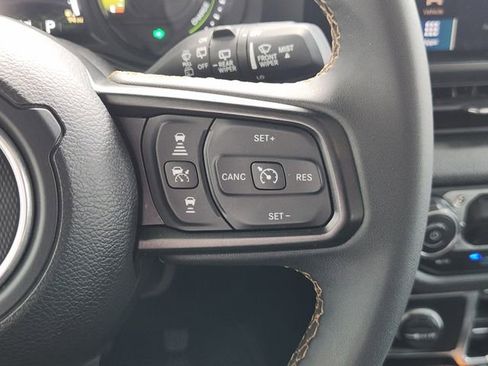 Used 2024 Jeep Wrangler Unlimited image 25