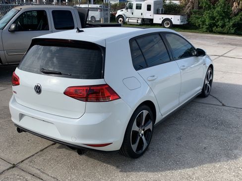 Used 2017 Volkswagen GTI SE image 3