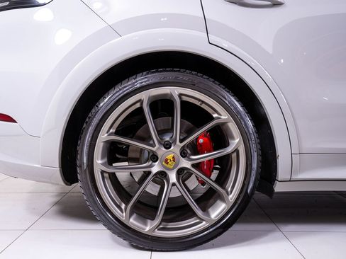 Used 2023 Porsche Cayenne GTS AWD/4WD image 14