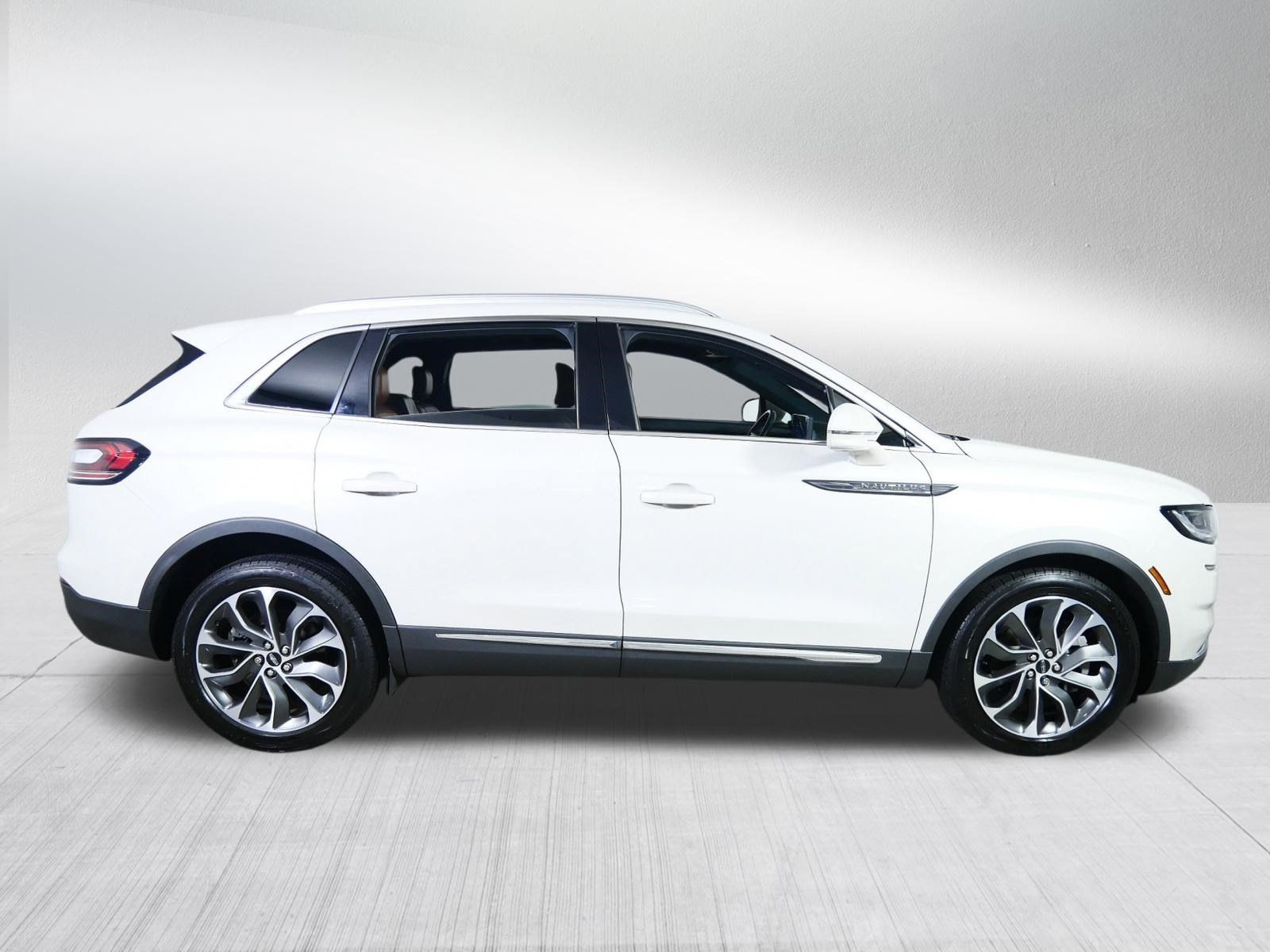Used 2022 Lincoln Nautilus Reserve AWD/4WD image 8