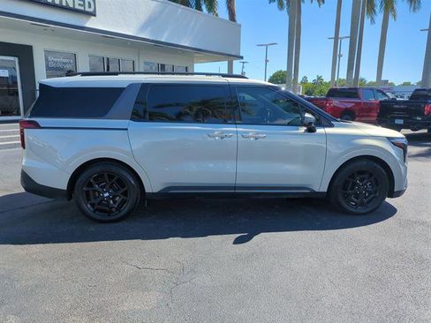 Used 2025 Kia Carnival SX Prestige image 11