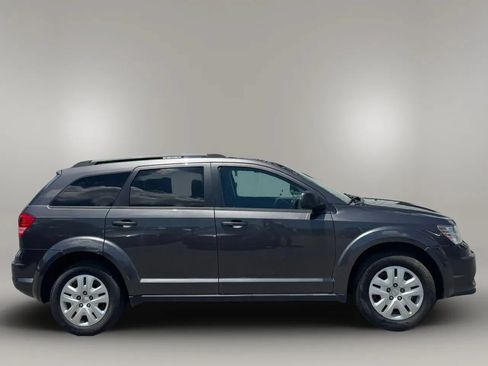 Used 2017 Dodge Journey SE FWD image 4