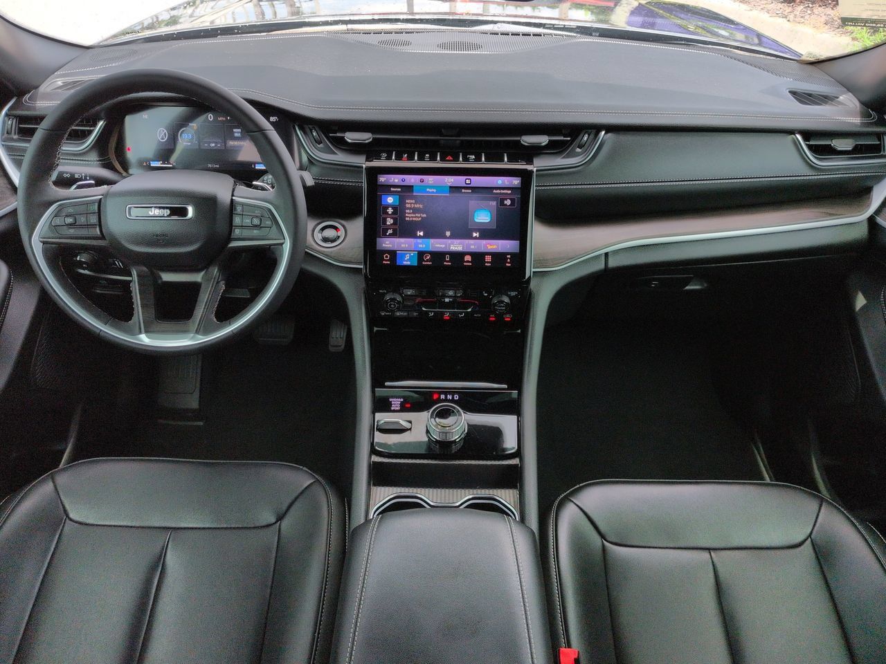 Used 2025 Jeep Grand Cherokee Limited AWD/4WD image 15