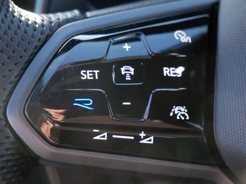 Used 2024 Volkswagen Golf R image 27