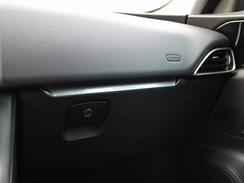 Used 2018 Jaguar F-PACE Prestige image 30