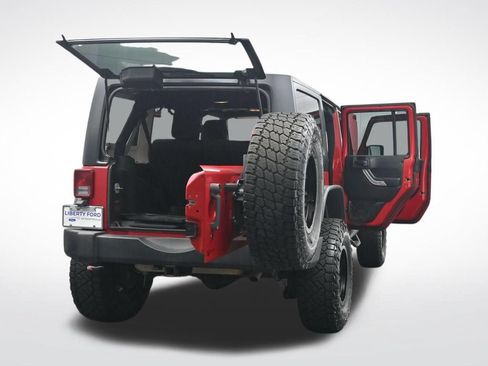 Used 2012 Jeep Wrangler Unlimited Rubicon w/ Connectivity Group AWD/4WD image 38