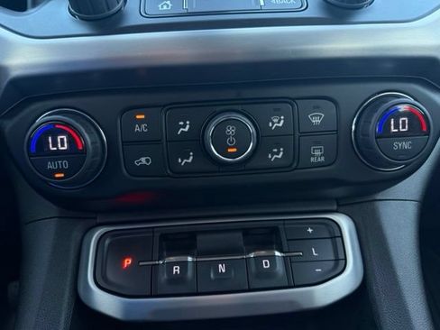 Used 2023 GMC Acadia SLE w/ Driver Convenience Package FWD image 10