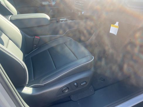 New 2025 Chevrolet Silverado EV LT image 28