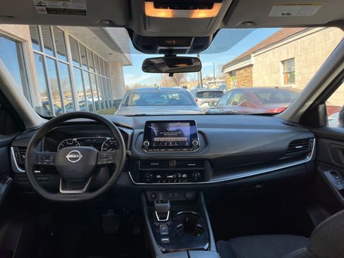 Used 2025 Nissan Rogue SV image 35