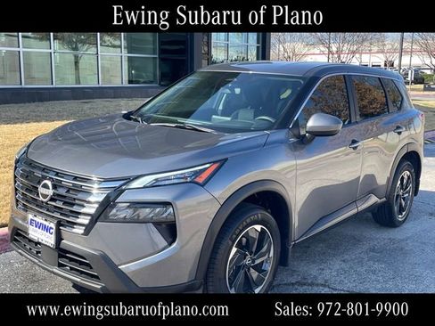 Used 2024 Nissan Rogue SV image 2