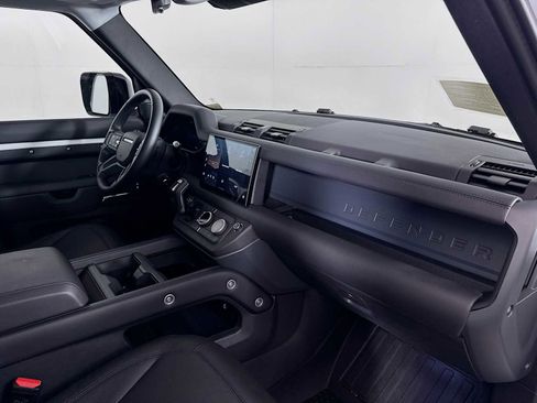 Used 2025 Land Rover Defender 110 S image 31
