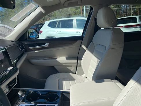 New 2026 Volkswagen Atlas SEL image 9