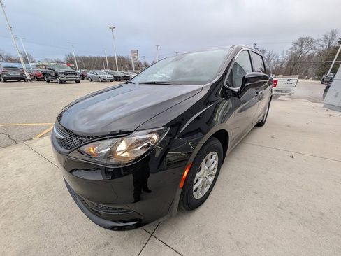 New 2026 Chrysler Voyager LX image 8