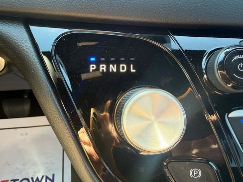 Used 2025 Chrysler Pacifica Select FWD image 19