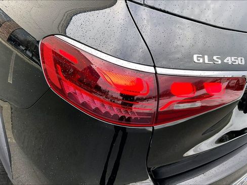 Used 2024 Mercedes-Benz GLS 450 4MATIC image 23