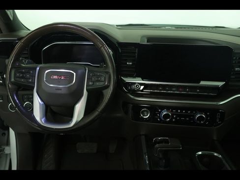 Used 2022 GMC Sierra 1500 SLT w/ SLT Convenience Package AWD/4WD image 20