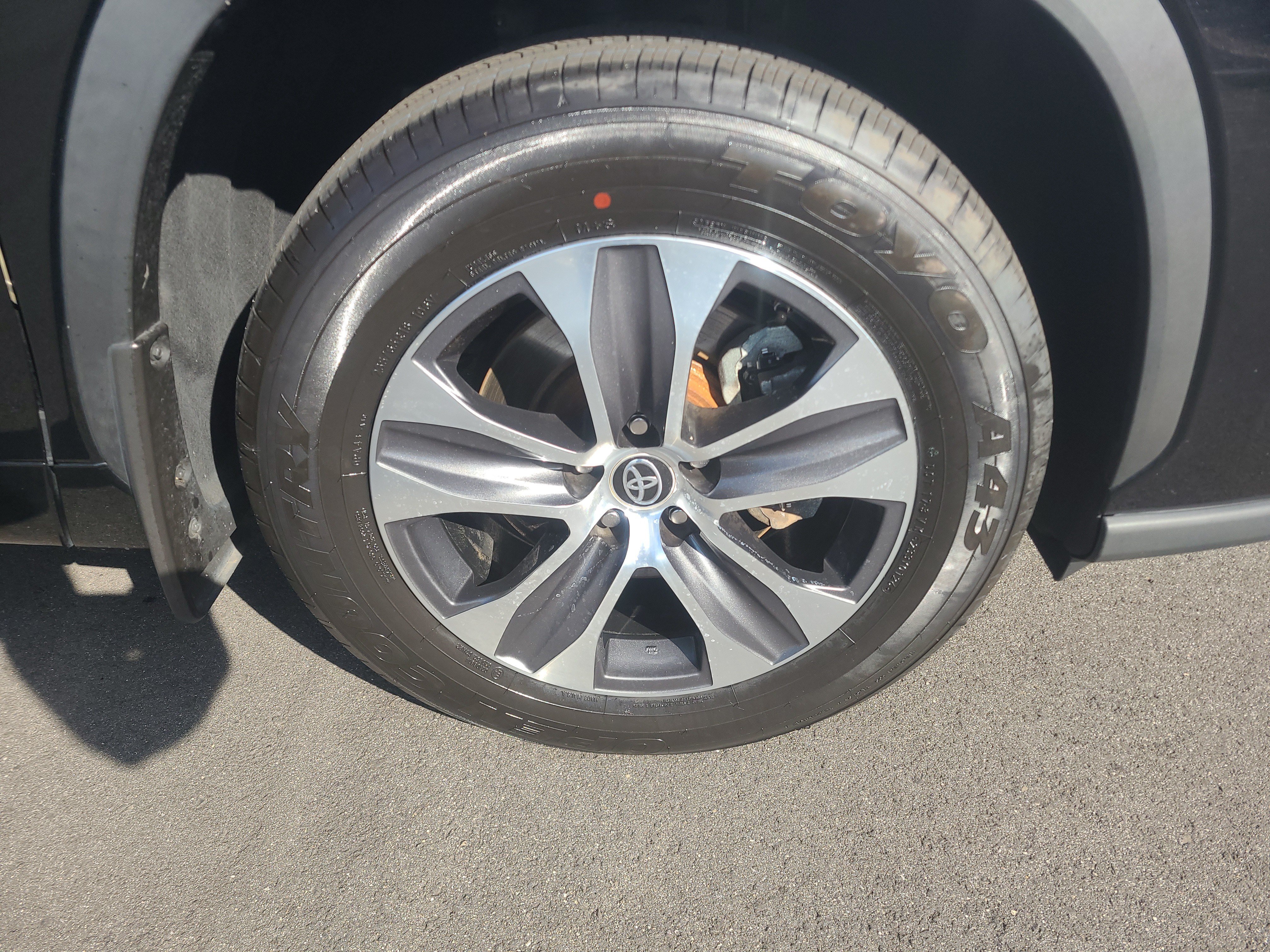 Used 2023 Toyota Highlander XLE AWD/4WD image 12