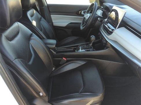 Certified 2024 Jeep Compass Limited image 25