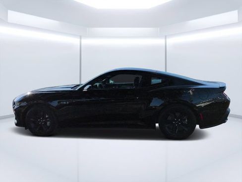Used 2025 Ford Mustang GT RWD image 6