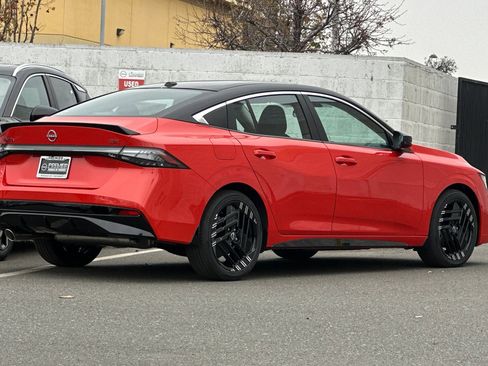 New 2026 Nissan Sentra SR w/ Floor Mat Package image 4