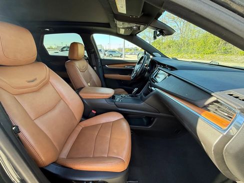 Used 2020 Cadillac XT5 Premium Luxury FWD image 16