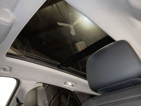 Used 2018 Chevrolet Equinox Premier image 13