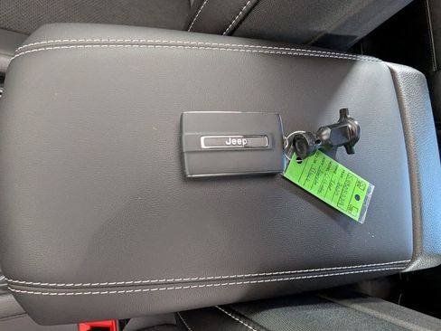 New 2025 Jeep Grand Cherokee L Altitude RWD image 32