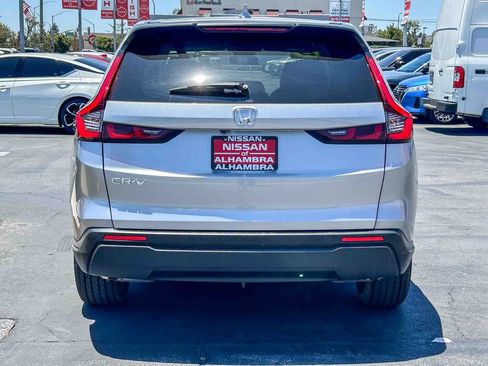 Used 2025 Honda CR-V LX image 8