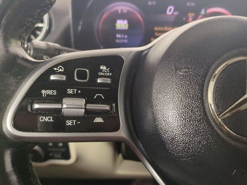 Used 2023 Mercedes-Benz GLA 250 4MATIC image 32
