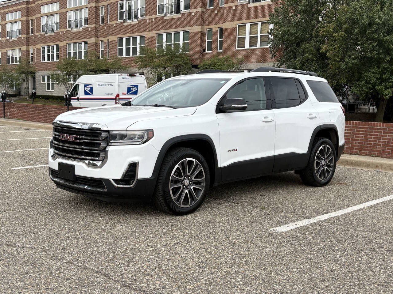 Used 2020 GMC Acadia AT4 w/ Trailering Package AWD/4WD image 2