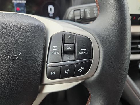 Used 2025 Ford Explorer Active AWD/4WD image 24