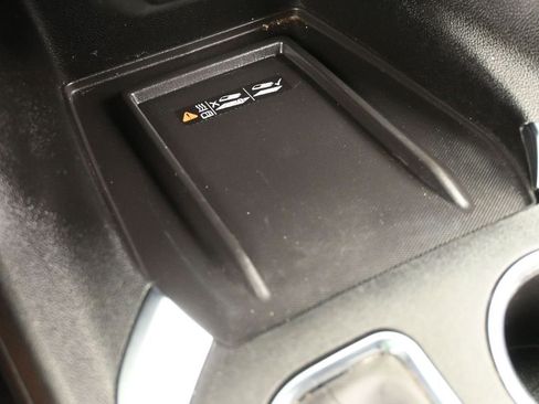 Used 2023 Chevrolet Traverse LT image 25