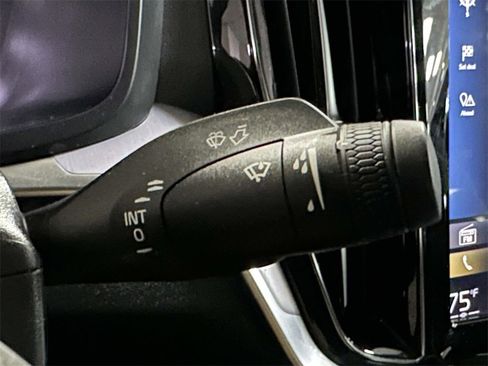 Used 2019 Volvo S60 T6 Momentum image 33