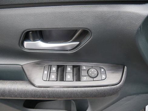 Certified 2025 Nissan Kicks SV image 16